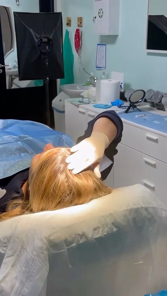 La signora veniva da Napoli. 
Con mio immenso orgoglio accolgo pazienti da tutta Italia 🇮🇹 ed incredibilmente anche fuori Italia perché si sono appassionati ai miei metodi innovativi… e soprattutto risolutivi! 
Sia per la rimozione delle cisti con una chirurgia “ dolce “ che per la cura avveniristica e del tutto innovativa dell’acne volgare. 

PROCEDURE TERAPEUTICHE INNOVATIVE PERCORSO ACNE E RIMOZIONE CISTI SEBACEE DOTT.SSA MARINA CONESE™

📍Via Raffaele De Cesare 15, Bari
📞 𝟥𝟩𝟨 𝟣𝟣𝟧𝟣𝟪𝟤𝟨 (acne) / 𝟥𝟦𝟪 𝟨𝟣𝟢𝟥𝟦𝟨𝟣
☎️ 𝟢𝟪𝟢 𝟩𝟫𝟨𝟥𝟥𝟦𝟫

#dottssamarinaconese #dermatologia #new #cisti #influencer bari puglia